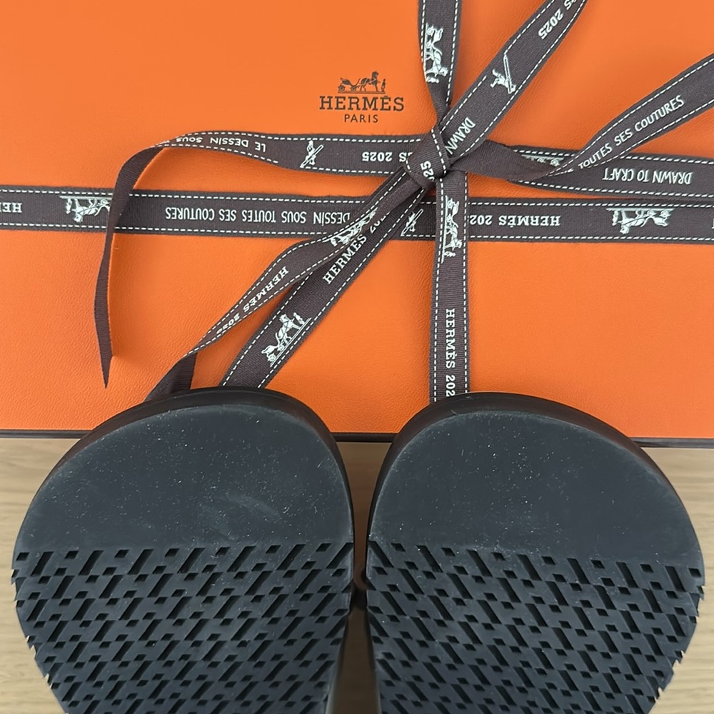 Hermes Chypre Sandals in Beige Esquisse size 38 - Picture 14 of 16